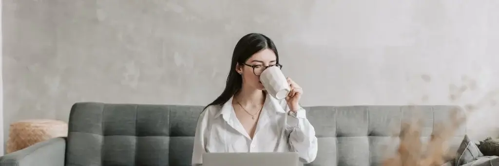 coffee drinking women