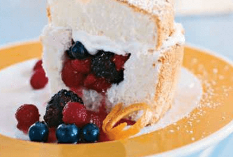 Angel-food cake with berries