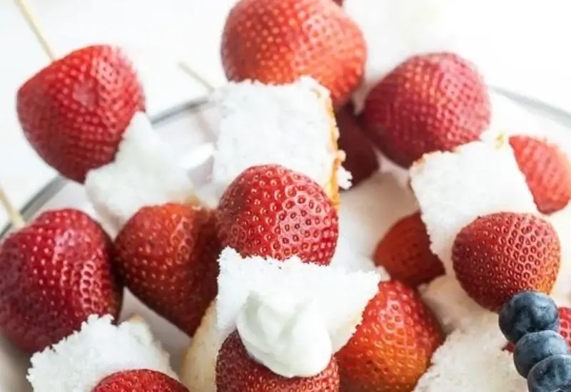 Berry cake skewers